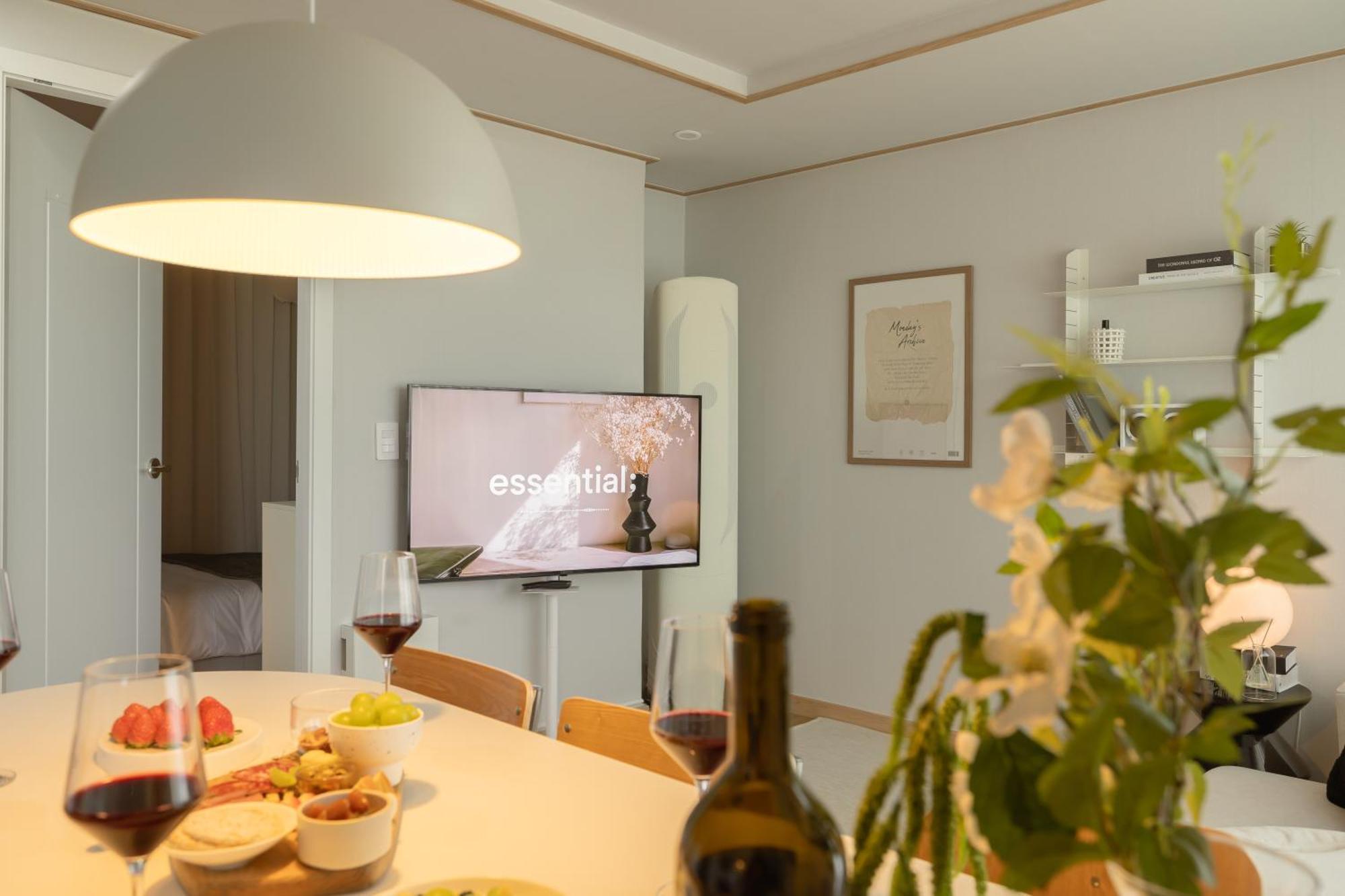 Experience The Vibrant Of At Our Stylish O-nol Apartment *