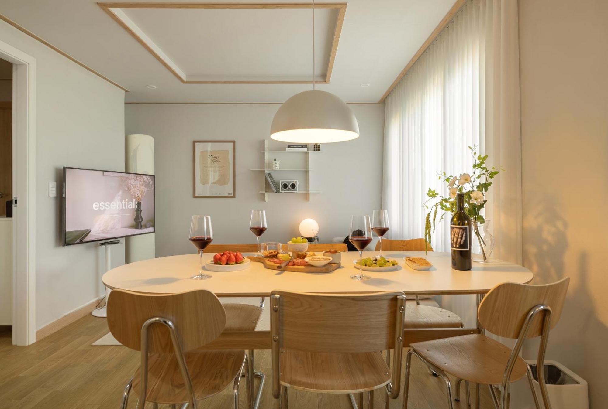 Experience The Vibrant Of At Our Stylish O-nol Apartment *