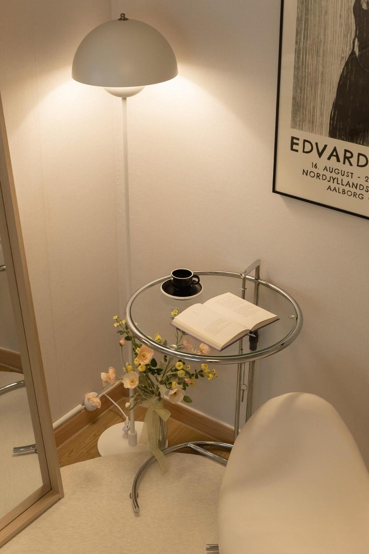 Experience The Vibrant Of At Our Stylish O-nol Apartment *
